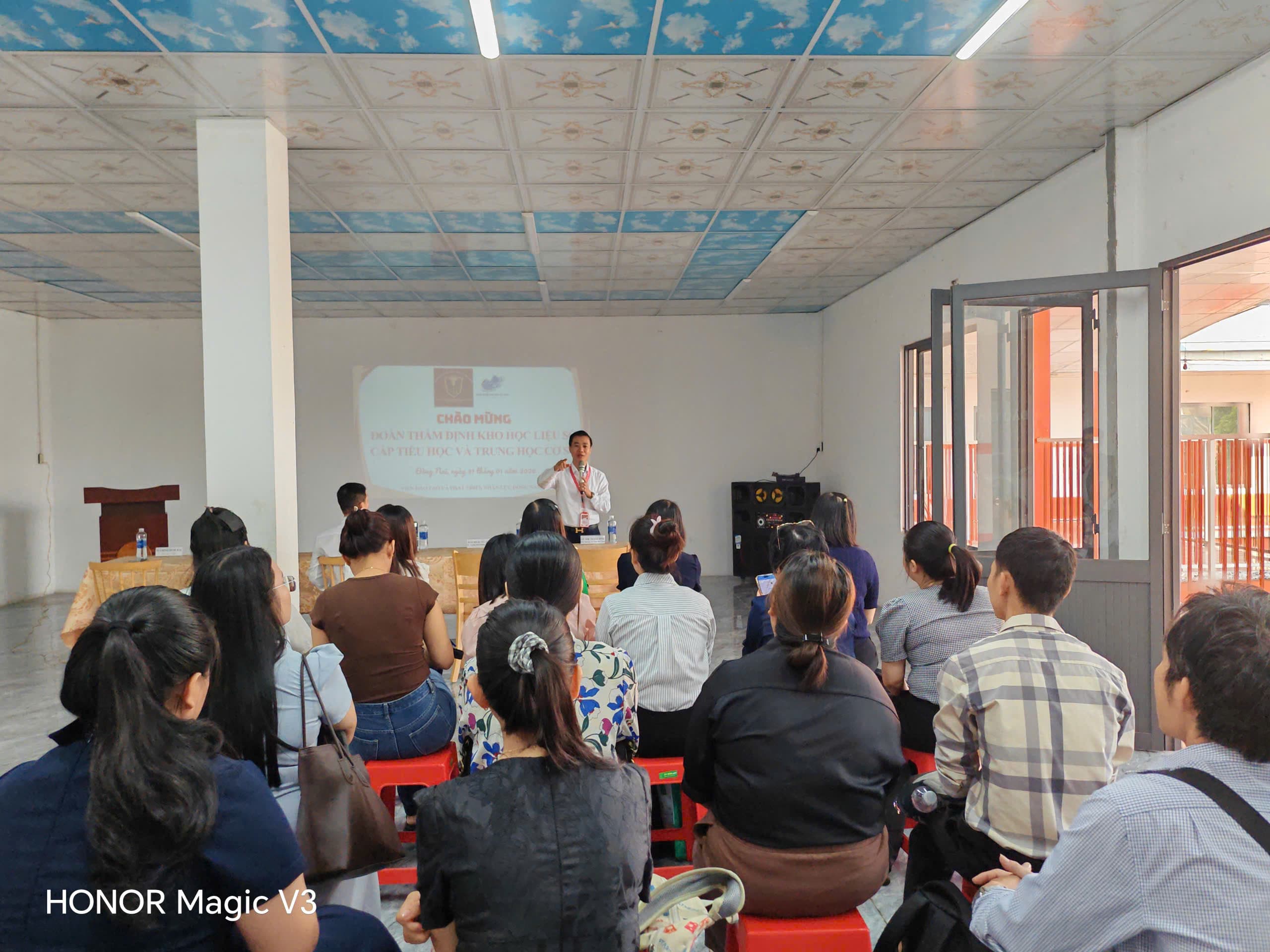 Trường THCS Hoàng Văn Thụ