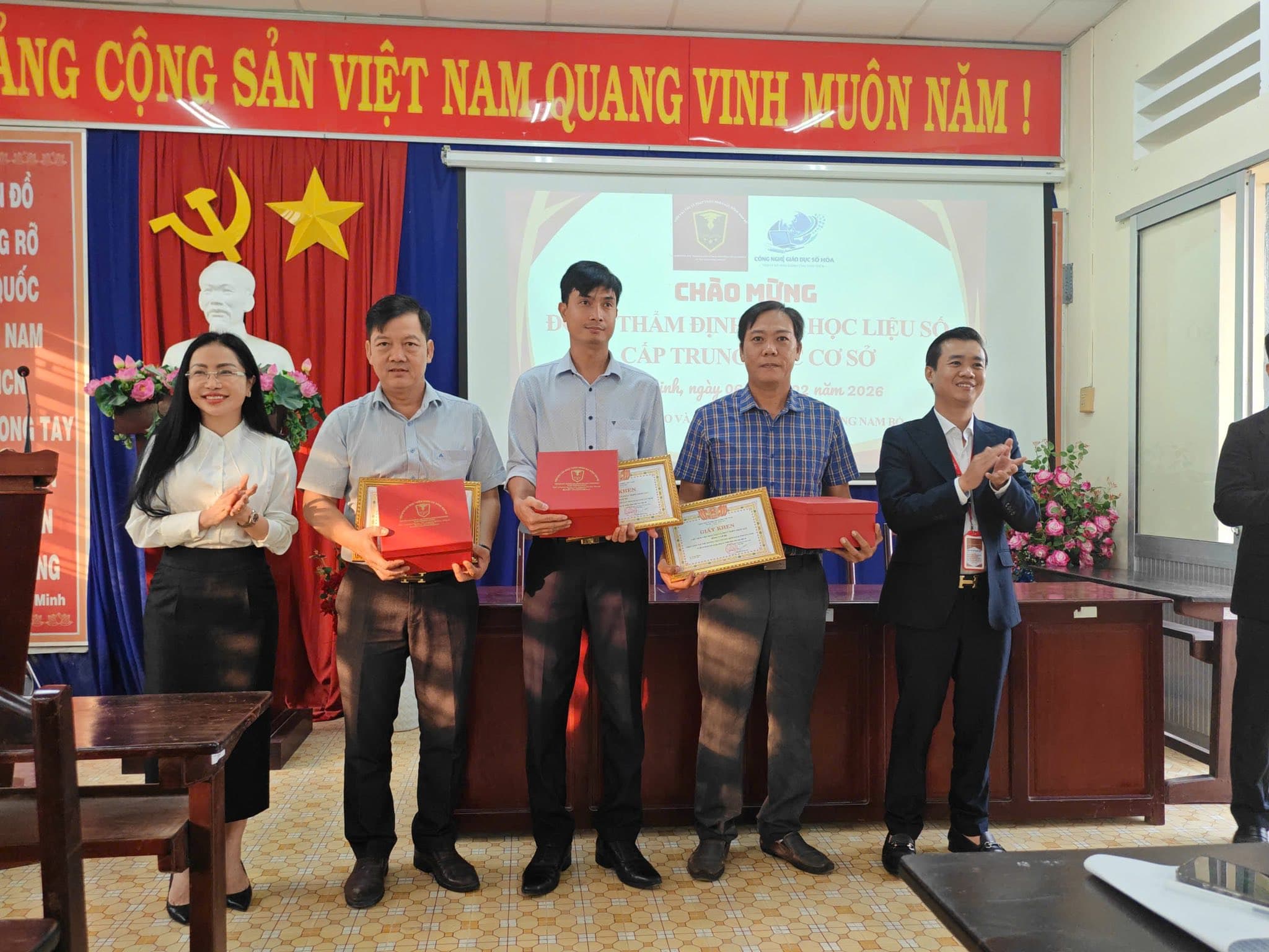 Trường TH-THCS Lê Minh Xuân