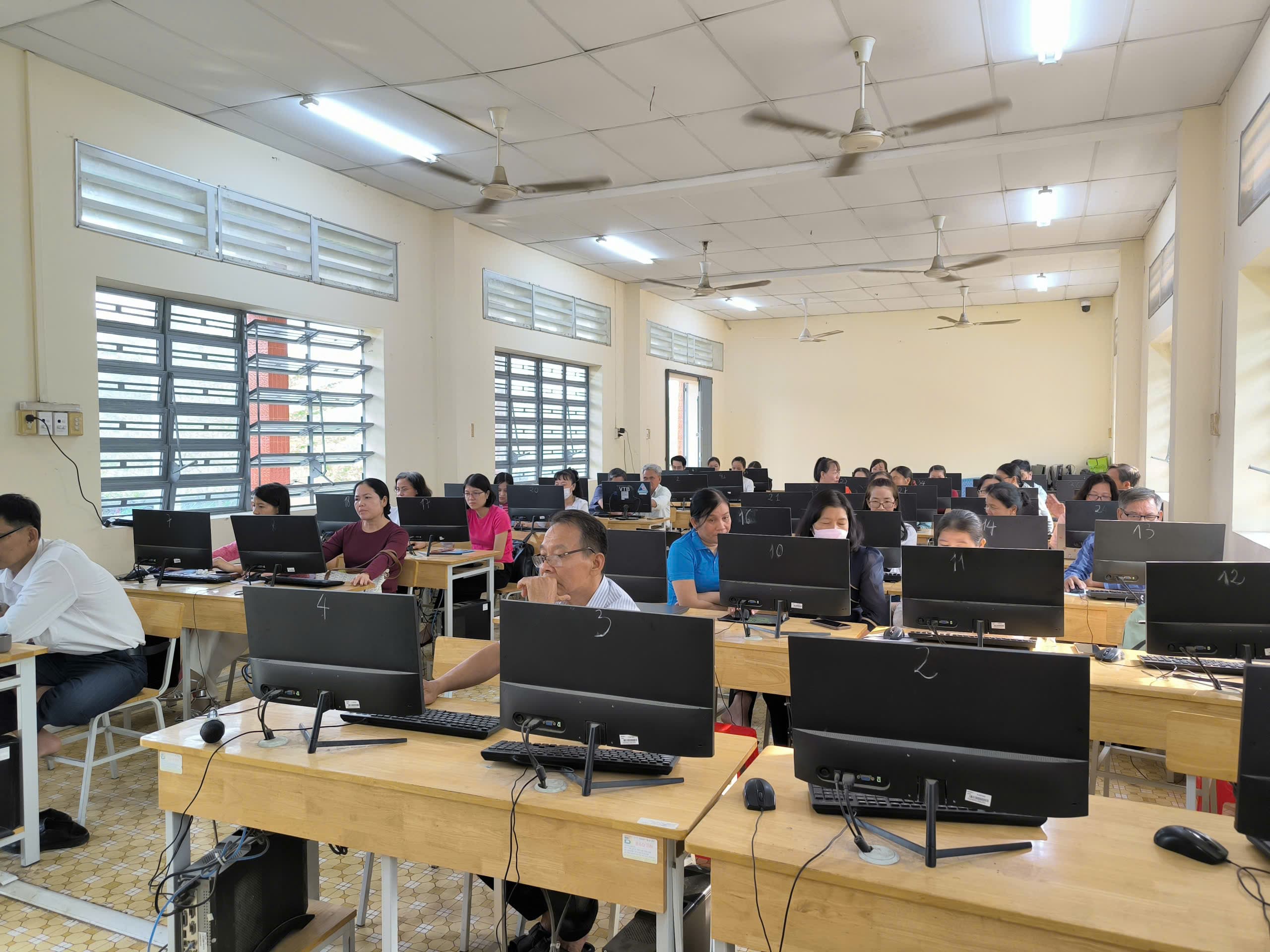 Trường THCS Trương Minh Bạch